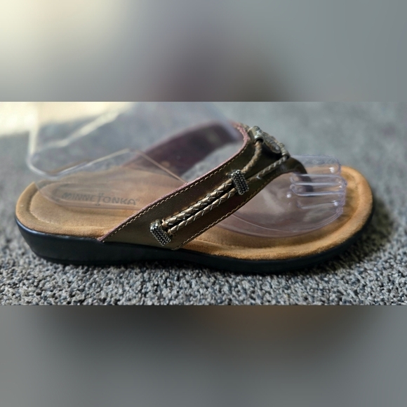 Minnetonka Silverthrone Women Flip Flop Sandals SZ 8 Silver Aztec Tribal Western - Picture 11 of 13
